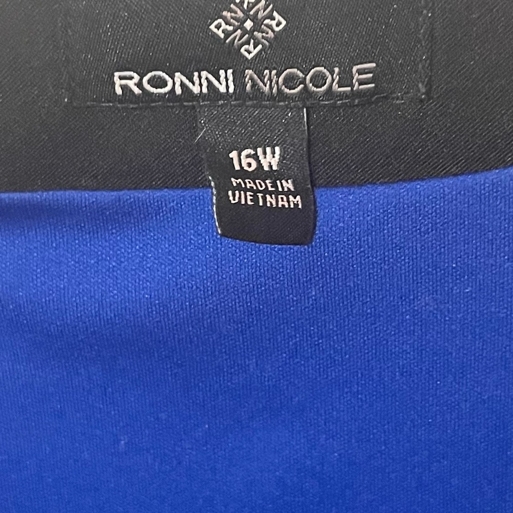 Color Block Dress - Picture 2 of 3